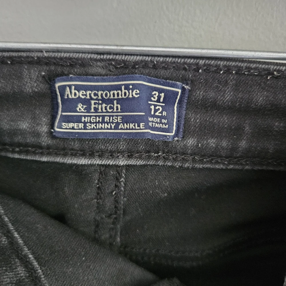 Abercrombie & Fitch Black High Rise Super Skinny Jeans